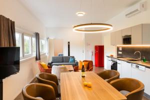 URBAN ISLAND I Riverside Apartments