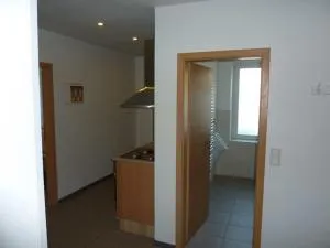 Monteurwohnung 2 Zimmer 5 Betten, Küche, Bad, Waschmaschine - Melzingen