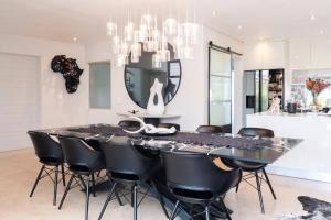 Exquisite 4 Bedroom, Constantia Home