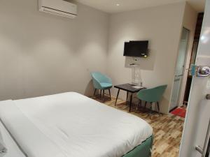 Rivaz Hotel And Restaurant