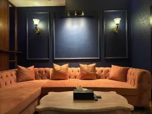 Regal Suite - Chakwāl