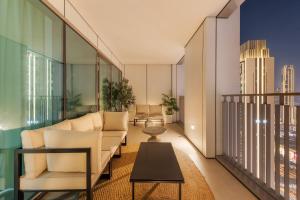 4BR with Spacious Balcony & Stunning Burj Khalifa Views