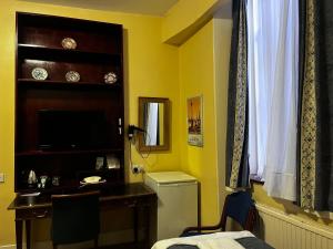 Standard Twin Room room in Dolphin Hotel