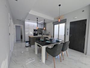 Fee4Me Villa, Pool, Roofterrace & Relax