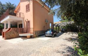 3 Bedroom Lovely Home In Capaccio Scalo