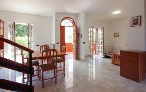 3 Bedroom Lovely Home In Capaccio Scalo