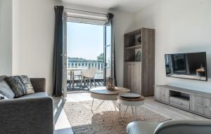 2 Bedroom Nice Apartment In Kamperland