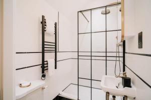 Historic Stunning City Gem Parking Family Business