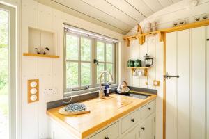 Hut at Nettle and Dock