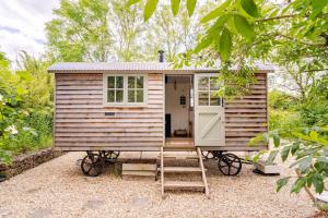 Hut at Nettle and Dock