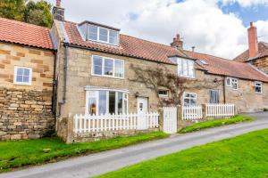 Idyllic retreat with log burner near Danby Castle