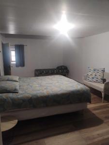 B&B / Chambres d'hotes chambres d'hotes rue Pasteur : Chambre Lit Queen-Size - Vue sur Piscine