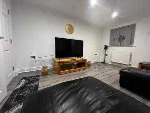 Stylish New-build Family Home - Free Parking WiFi - Wibsey