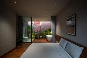 Phòng Deluxe Giường Đôi Có Bồn Tắm (Deluxe Double Room with Bath)