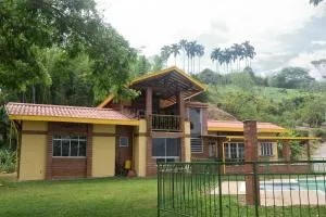 Pájaros y Mariposas Casa Campestre - Rizaralda