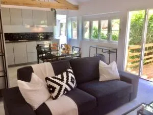 Sous Le Cerisier - Reynès