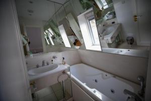 Maisons d'hotes LES FRENES EN PROVENCE-CHATEAU ZEN : Chambre Double Standard