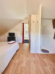 Spacieux 2 pièces équipé accès facile - Lonrai