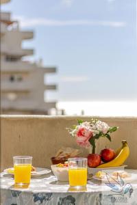 Bright Apt 2 BDR, with sea views, Benalbeach