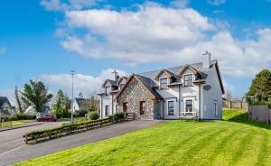 2 bedroom home in Kenmare with sea views to sleep 4