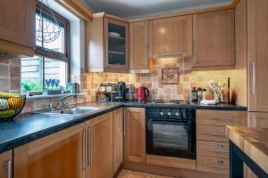 2 bedroom home in Kenmare with sea views to sleep 4