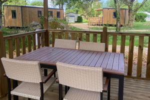 Campings Le Domaine De Mesqueau : photos des chambres