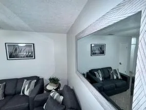 Downtown and Near, I-95. Pet Yes - Пулер