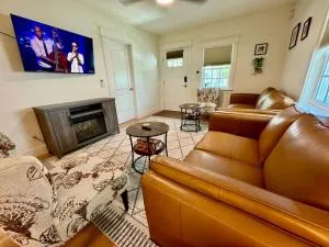 Modern Cottage Downtown. Pet Yes - Marsh Harbor