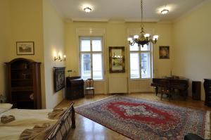 Charming Art Deco Flat