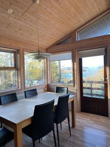 Lakeside cabin in Thingvellir #4