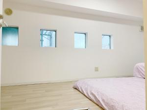 Shinjuku Kabuki Youth Hostel#New Sunshine Room#50 second walk from Higashi Shinjuku subway#Automatic locking door at entrance