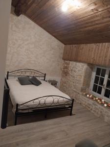 B&B / Chambres d'hotes LA GRANGE DES FRANGINES : photos des chambres