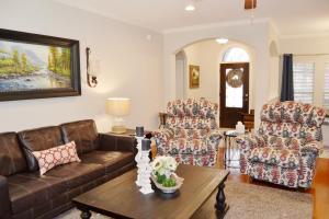 98 San Sebastian Way