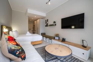 The Rose 104: Modern Studio in Heart of the City