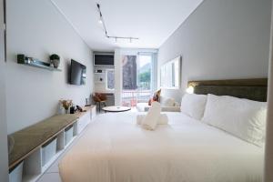 The Rose 104: Modern Studio in Heart of the City