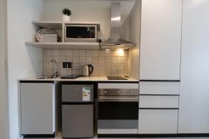 The Rose 104: Modern Studio in Heart of the City