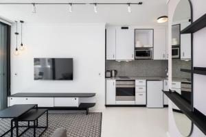 Flamingo 801 - Top Floor Sea Point Apartment with Daily Housekeeping