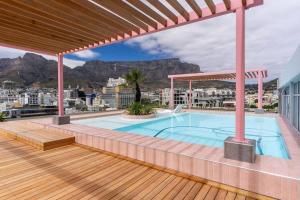 The Rose501: 5th floor Apartment with Rooftop Pool