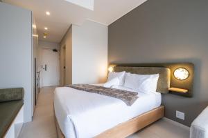 The Rose 603: City Centre Aprt with Rooftop Pool