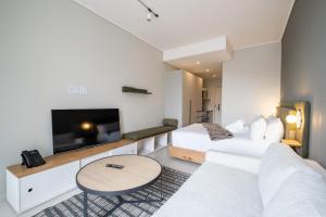 The Rose 603: City Centre Aprt with Rooftop Pool