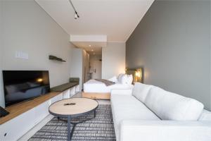 The Rose 603: City Centre Aprt with Rooftop Pool