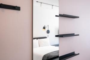 Flamingo 205: Modern Apt with Balcony