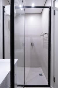 The Rose 401: 4th Floor City Centre Apartment