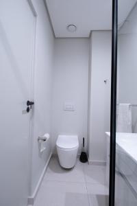 The Rose 401: 4th Floor City Centre Apartment