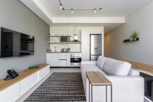 The Rose 202 -2Bedroom Apartment with Rooftop Pool