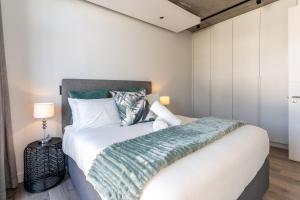 The Signature 410:Central Modern Aprt with Parking