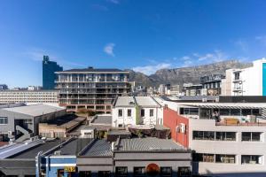 The Signature 410:Central Modern Aprt with Parking