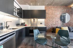 The Signature 410:Central Modern Aprt with Parking