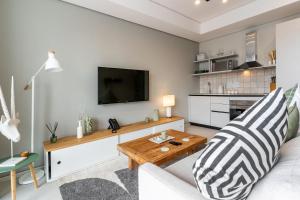 The Rose 102 -2Bedroom Apartment with Rooftop Pool