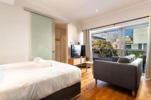 Barracks 414: City Centre Aprt with Balcony